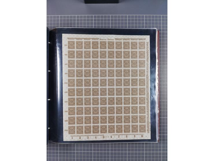 1923, meist postfrische Sammlung mit ca. 200 Bogen ex Mi.-Nr. 313-30, dabei u.a. Mi.-Nr. 330A (4) und 330B (3), gute Erhaltun