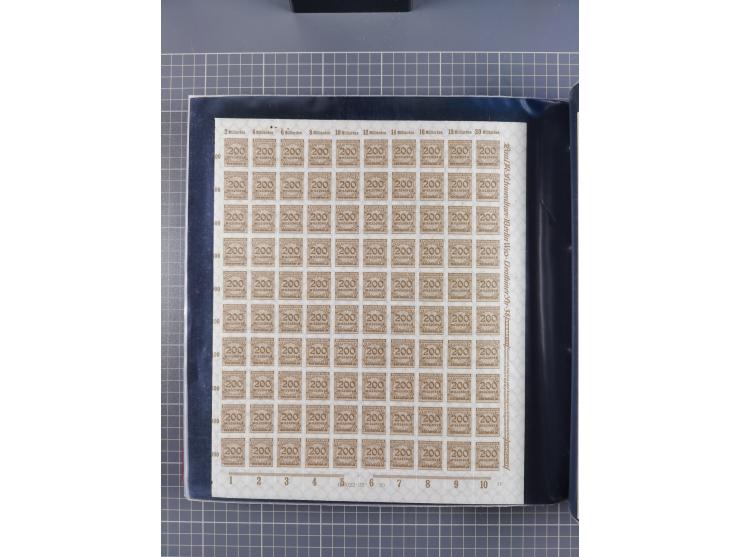 1923, meist postfrische Sammlung mit ca. 200 Bogen ex Mi.-Nr. 313-30, dabei u.a. Mi.-Nr. 330A (4) und 330B (3), gute Erhaltun