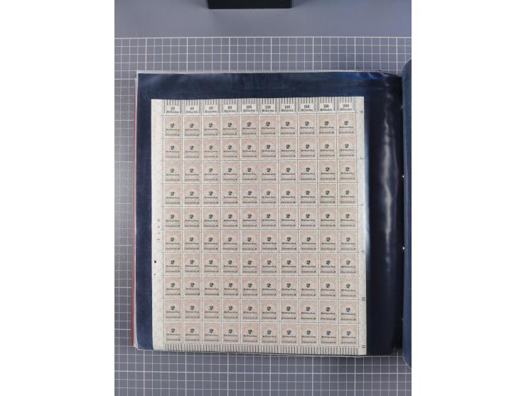 1923, meist postfrische Sammlung mit ca. 200 Bogen ex Mi.-Nr. 313-30, dabei u.a. Mi.-Nr. 330A (4) und 330B (3), gute Erhaltun