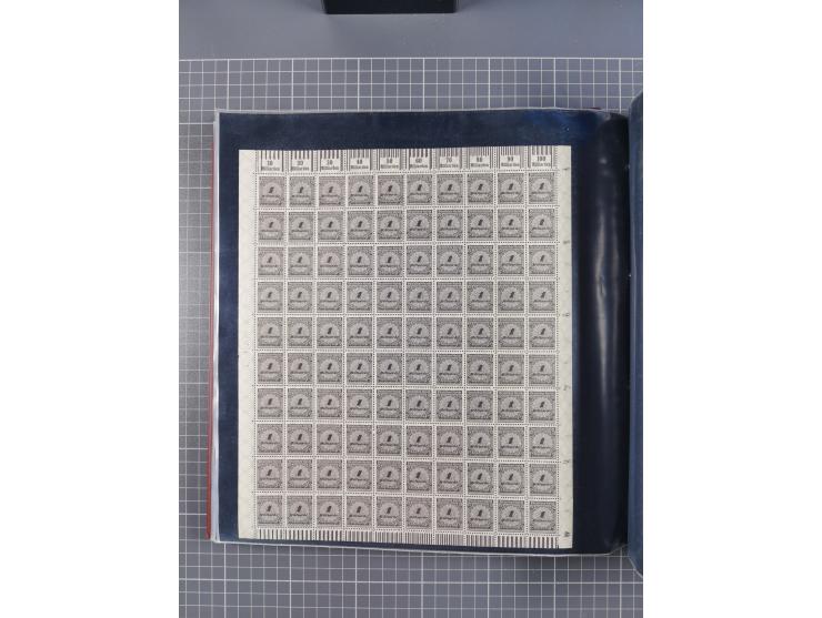 1923, meist postfrische Sammlung mit ca. 200 Bogen ex Mi.-Nr. 313-30, dabei u.a. Mi.-Nr. 330A (4) und 330B (3), gute Erhaltun