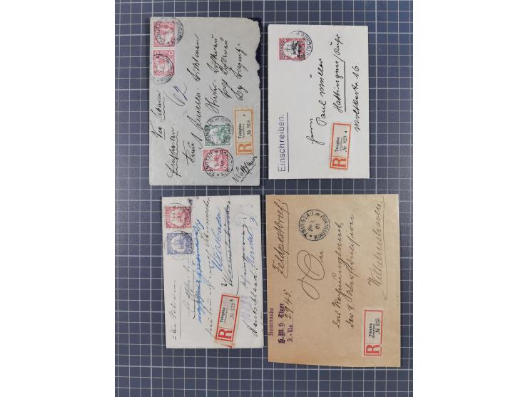 1898/1913, Partie mit 10 R-Briefen/Karten und einem Posteinlieferungsschein mit blauem L2 “Tsingtau (Kiautschou)”. Dabei bunt