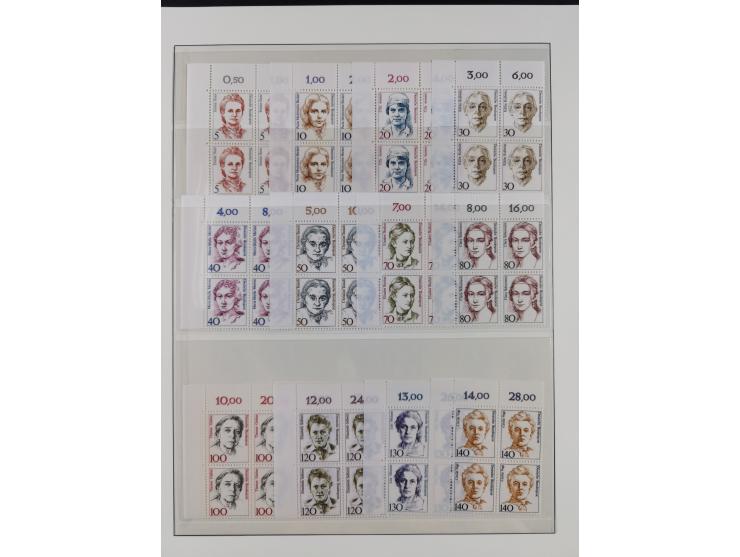 1951/94, postfrische Sammlung Dauerserien, dabei Posthorn in waagerechten oder senkrechten Paaren mit 3 Attesten und 6 Befund