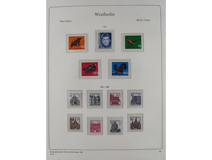 1948/90, postfrische komplette Sammlung Berlin im Vordruck-Album, dabei Besonderheiten wie Mi. 33 verschobener Aufdruck, gepr