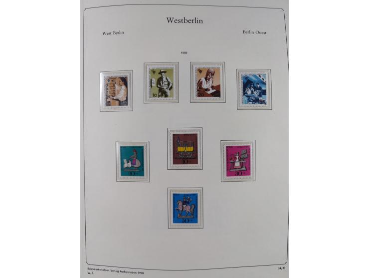 1948/90, postfrische komplette Sammlung Berlin im Vordruck-Album, dabei Besonderheiten wie Mi. 33 verschobener Aufdruck, gepr