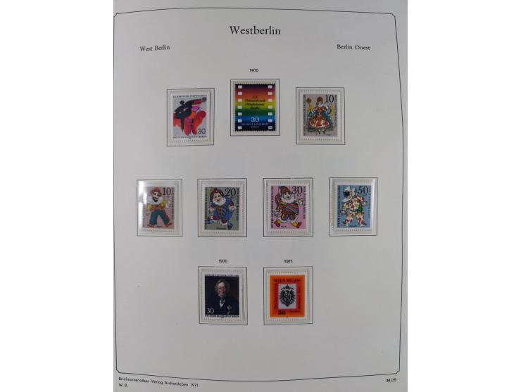 1948/90, postfrische komplette Sammlung Berlin im Vordruck-Album, dabei Besonderheiten wie Mi. 33 verschobener Aufdruck, gepr