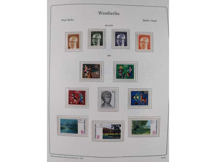 1948/90, postfrische komplette Sammlung Berlin im Vordruck-Album, dabei Besonderheiten wie Mi. 33 verschobener Aufdruck, gepr
