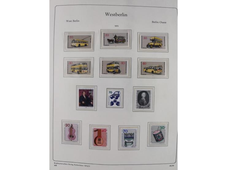 1948/90, postfrische komplette Sammlung Berlin im Vordruck-Album, dabei Besonderheiten wie Mi. 33 verschobener Aufdruck, gepr