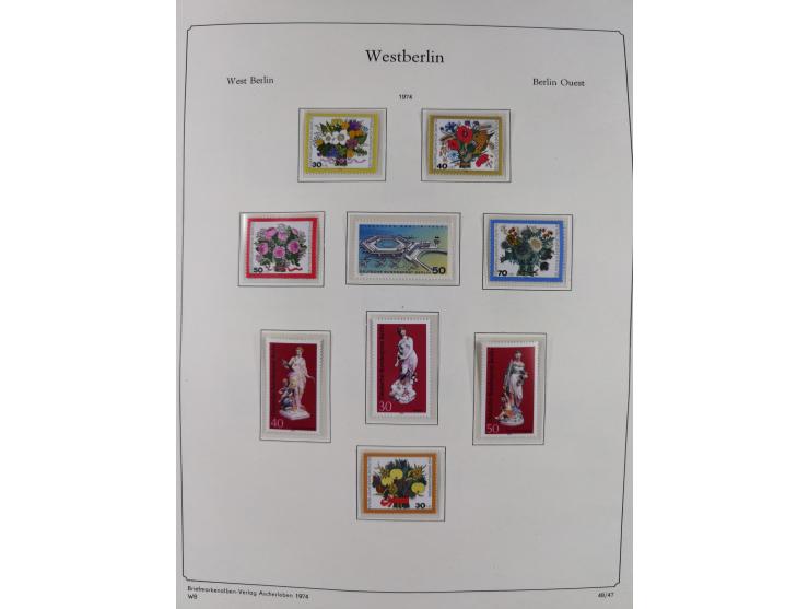 1948/90, postfrische komplette Sammlung Berlin im Vordruck-Album, dabei Besonderheiten wie Mi. 33 verschobener Aufdruck, gepr