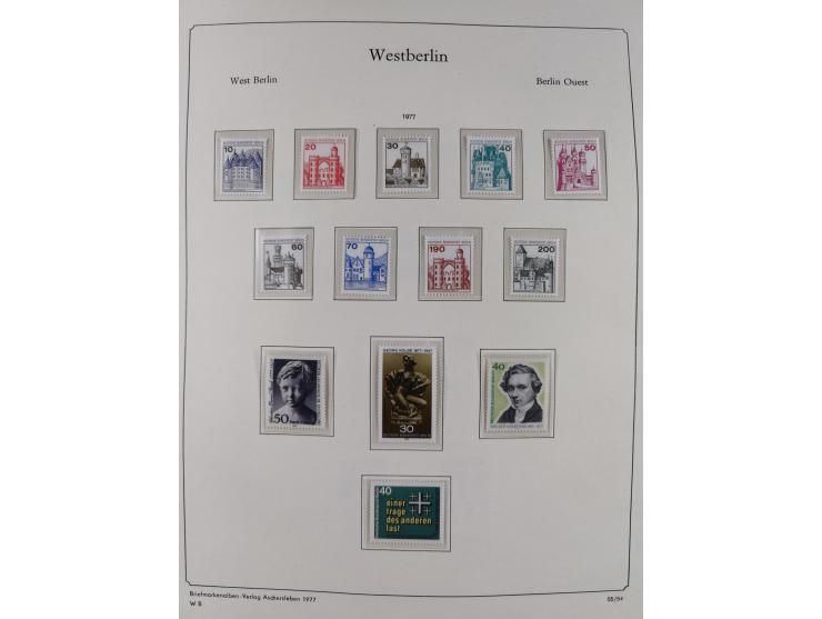 1948/90, postfrische komplette Sammlung Berlin im Vordruck-Album, dabei Besonderheiten wie Mi. 33 verschobener Aufdruck, gepr