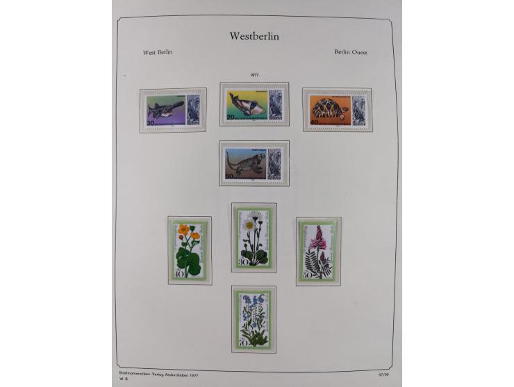 1948/90, postfrische komplette Sammlung Berlin im Vordruck-Album, dabei Besonderheiten wie Mi. 33 verschobener Aufdruck, gepr