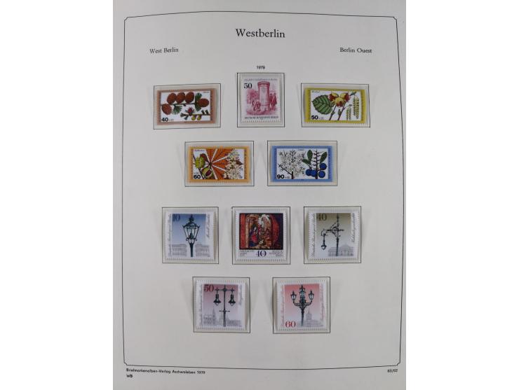 1948/90, postfrische komplette Sammlung Berlin im Vordruck-Album, dabei Besonderheiten wie Mi. 33 verschobener Aufdruck, gepr