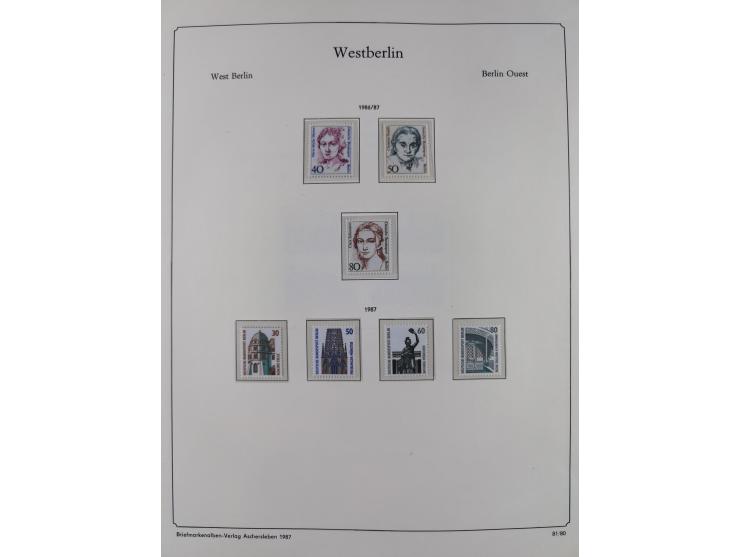 1948/90, postfrische komplette Sammlung Berlin im Vordruck-Album, dabei Besonderheiten wie Mi. 33 verschobener Aufdruck, gepr
