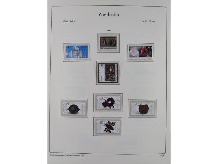 1948/90, postfrische komplette Sammlung Berlin im Vordruck-Album, dabei Besonderheiten wie Mi. 33 verschobener Aufdruck, gepr