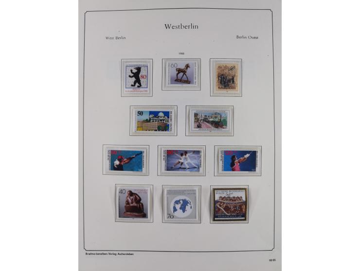1948/90, postfrische komplette Sammlung Berlin im Vordruck-Album, dabei Besonderheiten wie Mi. 33 verschobener Aufdruck, gepr
