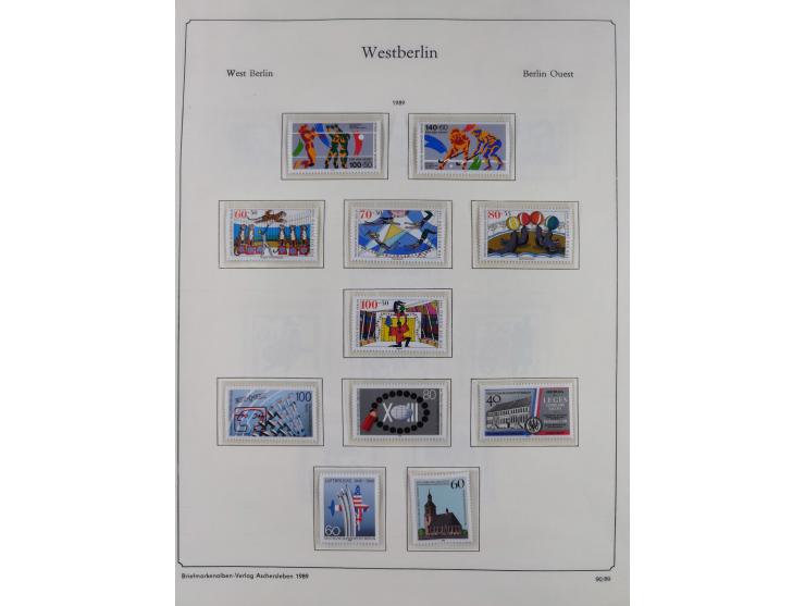 1948/90, postfrische komplette Sammlung Berlin im Vordruck-Album, dabei Besonderheiten wie Mi. 33 verschobener Aufdruck, gepr