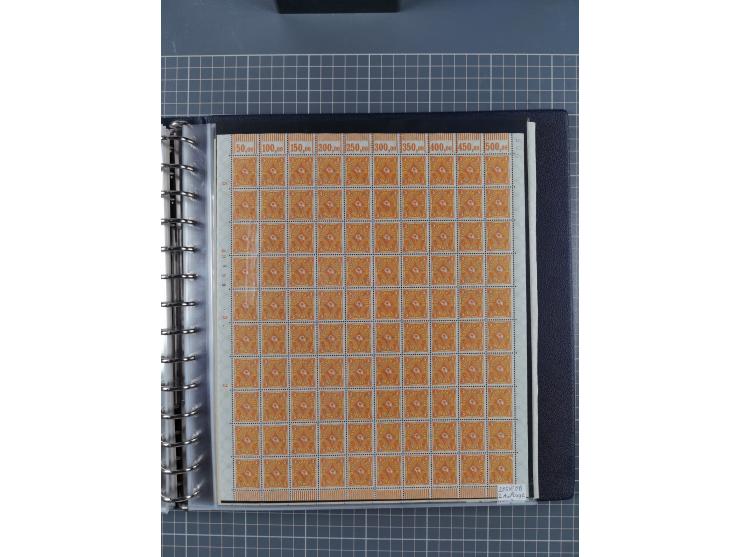 1919/23, meist postfrische Sammlung mit über 200 Bögen, bis auf wenige aufgetrennte Exemplare in kpl. Bogen, dabei auch etwas