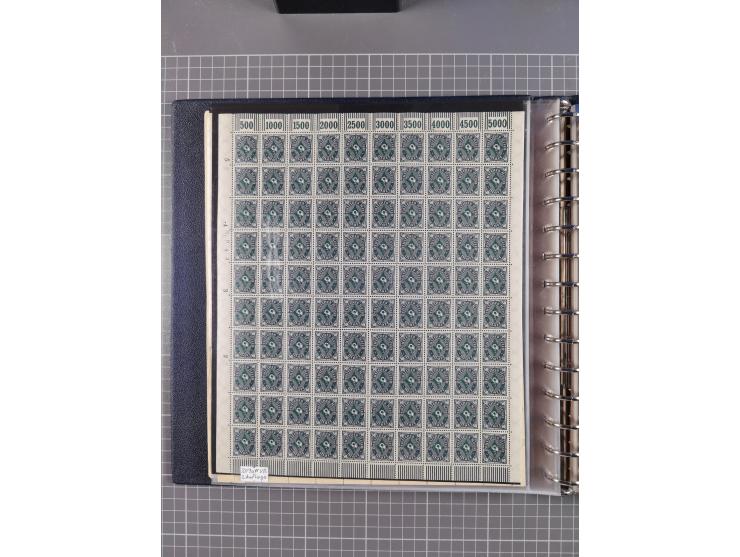 1919/23, meist postfrische Sammlung mit über 200 Bögen, bis auf wenige aufgetrennte Exemplare in kpl. Bogen, dabei auch etwas