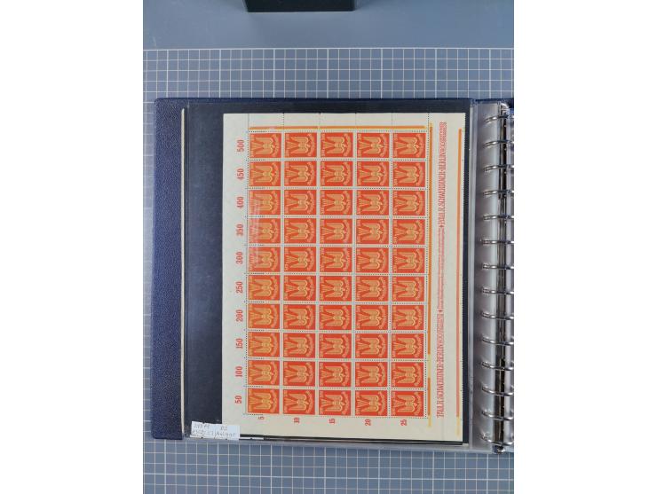 1919/23, meist postfrische Sammlung mit über 200 Bögen, bis auf wenige aufgetrennte Exemplare in kpl. Bogen, dabei auch etwas