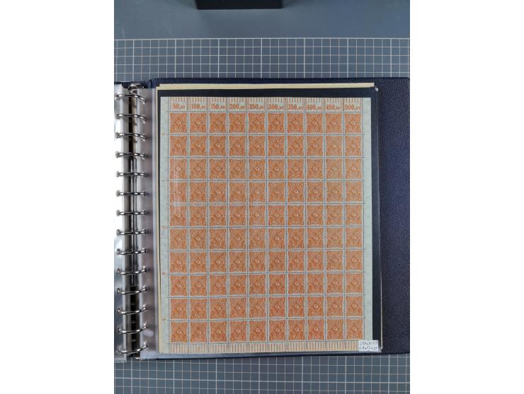 1919/23, meist postfrische Sammlung mit über 200 Bögen, bis auf wenige aufgetrennte Exemplare in kpl. Bogen, dabei auch etwas