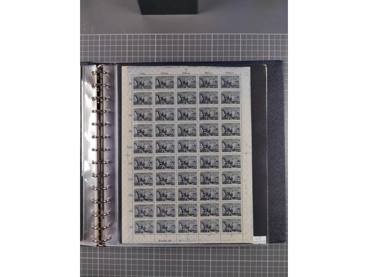 1919/23, meist postfrische Sammlung mit über 200 Bögen, bis auf wenige aufgetrennte Exemplare in kpl. Bogen, dabei auch etwas