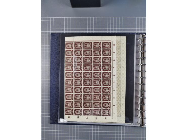 1919/23, meist postfrische Sammlung mit über 200 Bögen, bis auf wenige aufgetrennte Exemplare in kpl. Bogen, dabei auch etwas