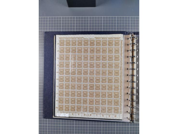1919/23, meist postfrische Sammlung mit über 200 Bögen, bis auf wenige aufgetrennte Exemplare in kpl. Bogen, dabei auch etwas