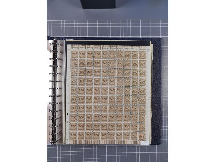 1919/23, meist postfrische Sammlung mit über 200 Bögen, bis auf wenige aufgetrennte Exemplare in kpl. Bogen, dabei auch etwas