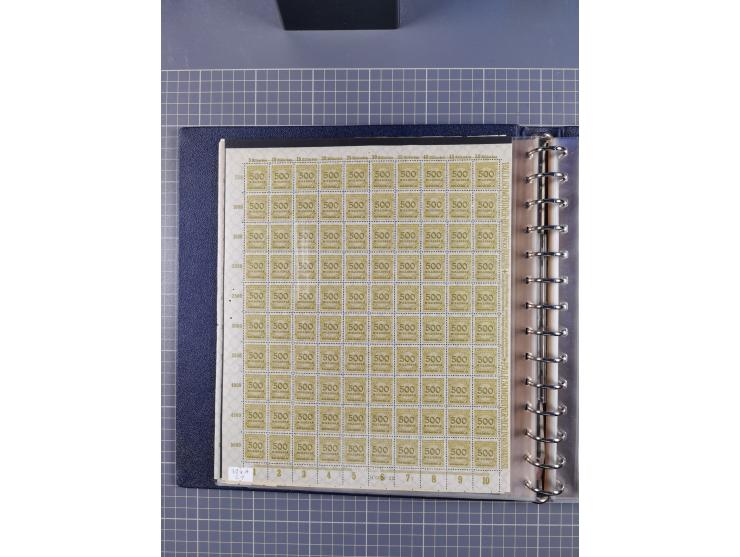 1919/23, meist postfrische Sammlung mit über 200 Bögen, bis auf wenige aufgetrennte Exemplare in kpl. Bogen, dabei auch etwas