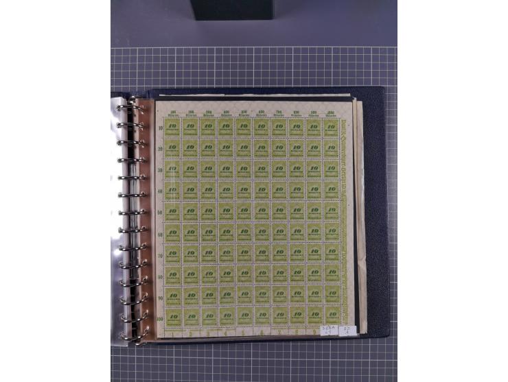 1919/23, meist postfrische Sammlung mit über 200 Bögen, bis auf wenige aufgetrennte Exemplare in kpl. Bogen, dabei auch etwas