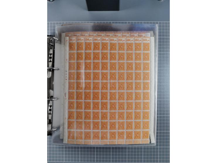 1921/22, postfrischer und ungebrauchter Bestand mit etwas über 200 Bogen und Bogenteilen, dabei Walzen- und Plattenbogen, HAN