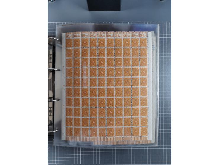 1921/22, postfrischer und ungebrauchter Bestand mit etwas über 200 Bogen und Bogenteilen, dabei Walzen- und Plattenbogen, HAN