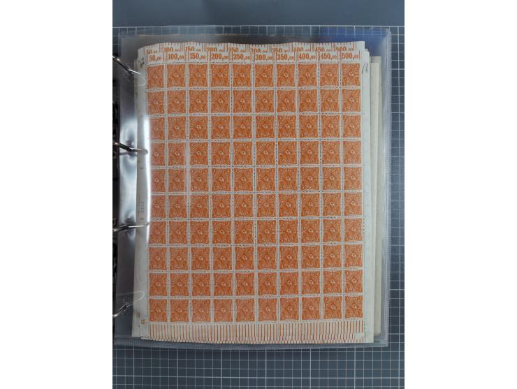 1921/22, postfrischer und ungebrauchter Bestand mit etwas über 200 Bogen und Bogenteilen, dabei Walzen- und Plattenbogen, HAN