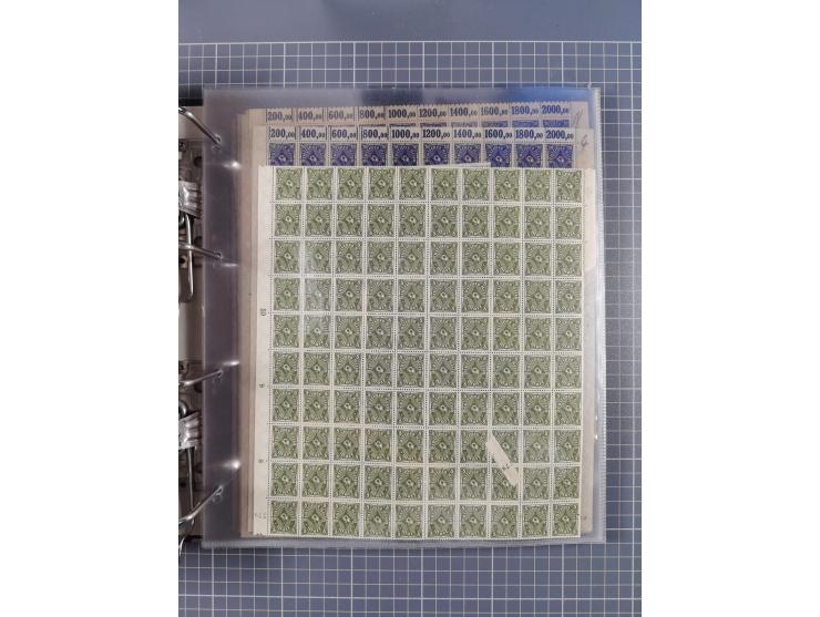 1921/22, postfrischer und ungebrauchter Bestand mit etwas über 200 Bogen und Bogenteilen, dabei Walzen- und Plattenbogen, HAN