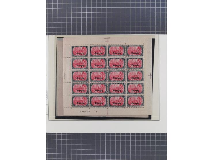1920, Germania 5 M., 60 Stück in Kleinbogen, ein Bogen links durchgezähnt, gefaltet, angetrennt bzw. Falze im Kleinbogenrand,