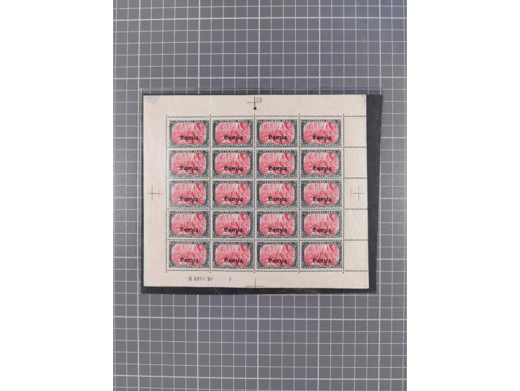 1920, Germania 5 M., 60 Stück in Kleinbogen, ein Bogen links durchgezähnt, gefaltet, angetrennt bzw. Falze im Kleinbogenrand,