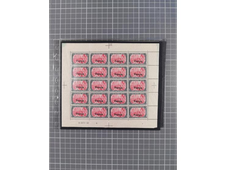 1920, Germania 5 M., 60 Stück in Kleinbogen, ein Bogen links durchgezähnt, gefaltet, angetrennt bzw. Falze im Kleinbogenrand,