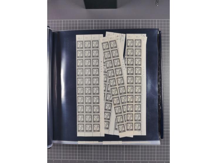 1960/75. postfrische Bogenteile der Dauerserien ab Bedeutende Deutsche, dabei Formnummern und Berlin mit u.a. Mi.-Nr. 246-49 