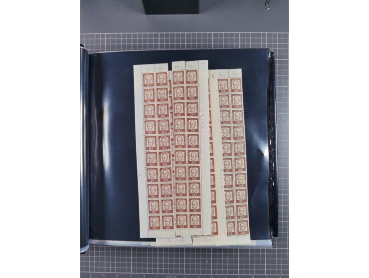 1960/75. postfrische Bogenteile der Dauerserien ab Bedeutende Deutsche, dabei Formnummern und Berlin mit u.a. Mi.-Nr. 246-49 