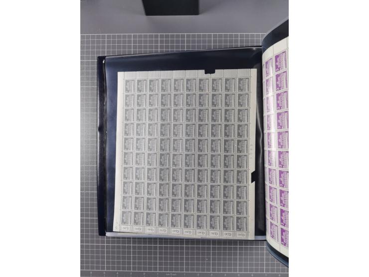 1960/75. postfrische Bogenteile der Dauerserien ab Bedeutende Deutsche, dabei Formnummern und Berlin mit u.a. Mi.-Nr. 246-49 