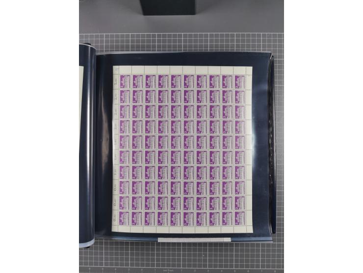 1960/75. postfrische Bogenteile der Dauerserien ab Bedeutende Deutsche, dabei Formnummern und Berlin mit u.a. Mi.-Nr. 246-49 