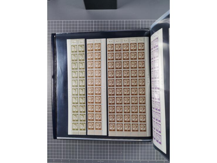 1960/75. postfrische Bogenteile der Dauerserien ab Bedeutende Deutsche, dabei Formnummern und Berlin mit u.a. Mi.-Nr. 246-49 