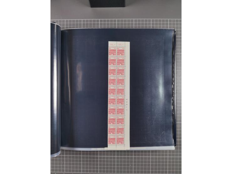 1960/75. postfrische Bogenteile der Dauerserien ab Bedeutende Deutsche, dabei Formnummern und Berlin mit u.a. Mi.-Nr. 246-49 