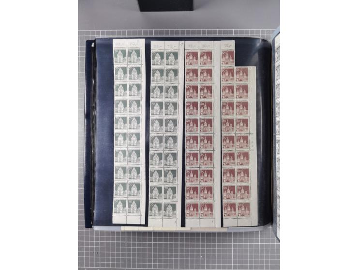 1960/75. postfrische Bogenteile der Dauerserien ab Bedeutende Deutsche, dabei Formnummern und Berlin mit u.a. Mi.-Nr. 246-49 