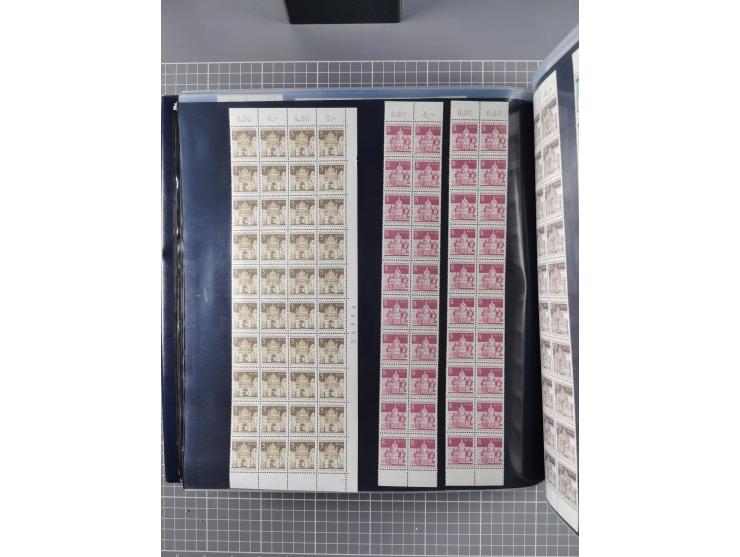 1960/75. postfrische Bogenteile der Dauerserien ab Bedeutende Deutsche, dabei Formnummern und Berlin mit u.a. Mi.-Nr. 246-49 