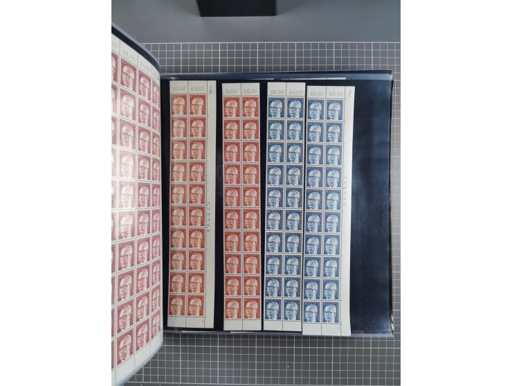 1960/75. postfrische Bogenteile der Dauerserien ab Bedeutende Deutsche, dabei Formnummern und Berlin mit u.a. Mi.-Nr. 246-49 