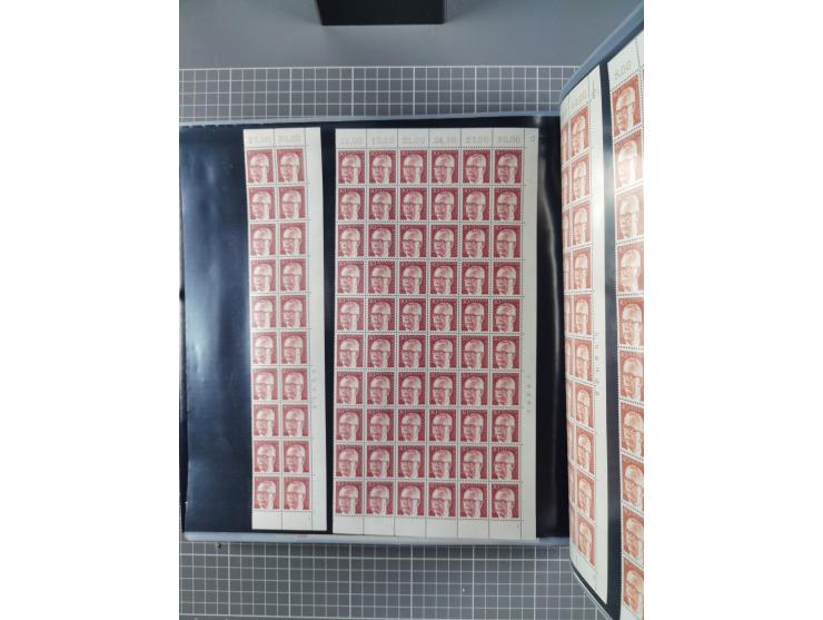 1960/75. postfrische Bogenteile der Dauerserien ab Bedeutende Deutsche, dabei Formnummern und Berlin mit u.a. Mi.-Nr. 246-49 