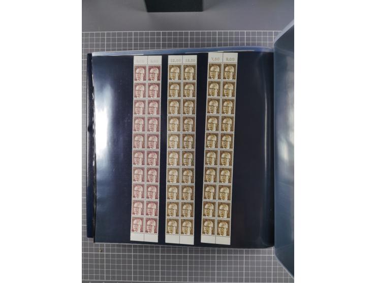 1960/75. postfrische Bogenteile der Dauerserien ab Bedeutende Deutsche, dabei Formnummern und Berlin mit u.a. Mi.-Nr. 246-49 