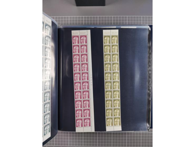 1960/75. postfrische Bogenteile der Dauerserien ab Bedeutende Deutsche, dabei Formnummern und Berlin mit u.a. Mi.-Nr. 246-49 