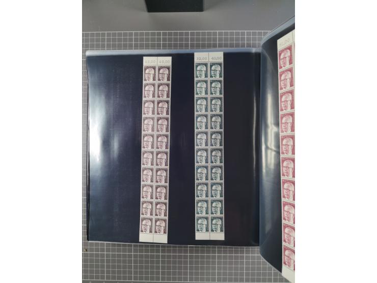 1960/75. postfrische Bogenteile der Dauerserien ab Bedeutende Deutsche, dabei Formnummern und Berlin mit u.a. Mi.-Nr. 246-49 