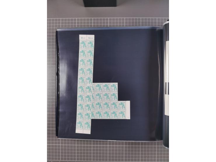 1960/75. postfrische Bogenteile der Dauerserien ab Bedeutende Deutsche, dabei Formnummern und Berlin mit u.a. Mi.-Nr. 246-49 